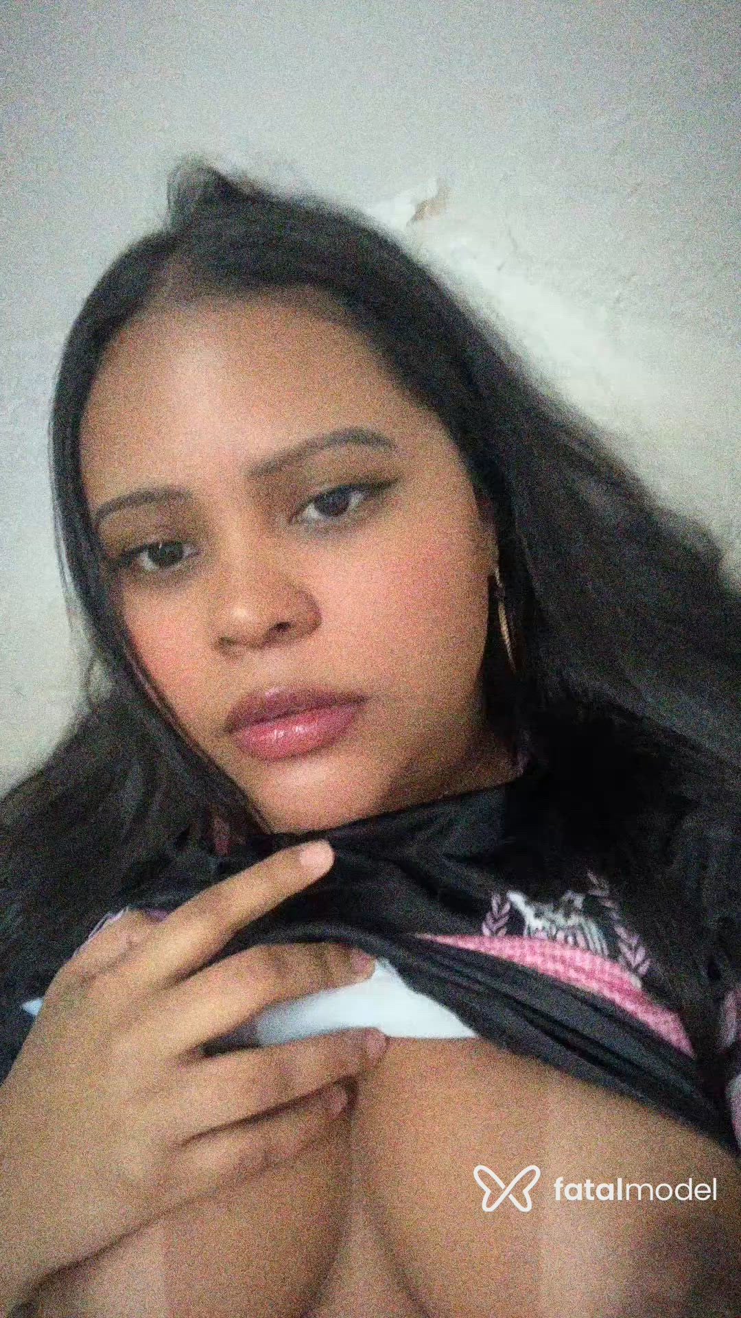 Acompanhante mulher morena (o) de olhos pretos - Andy Martins
