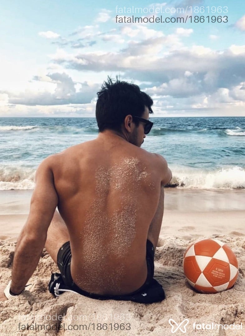 Acompanhante homem morena (o) de olhos pretos - Mateus Lucas