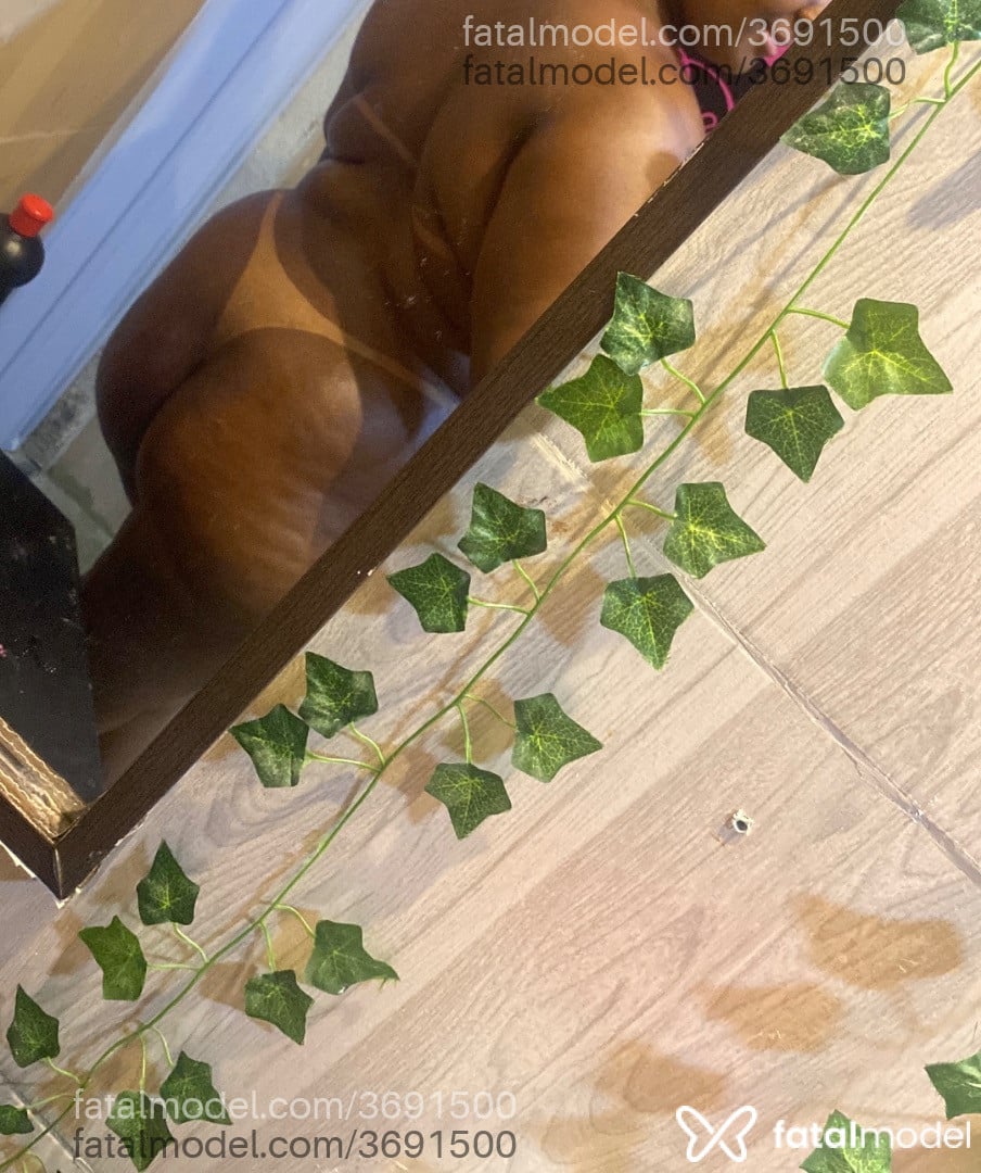 Acompanhante mulher morena (o) de olhos pretos - Milena Amorim