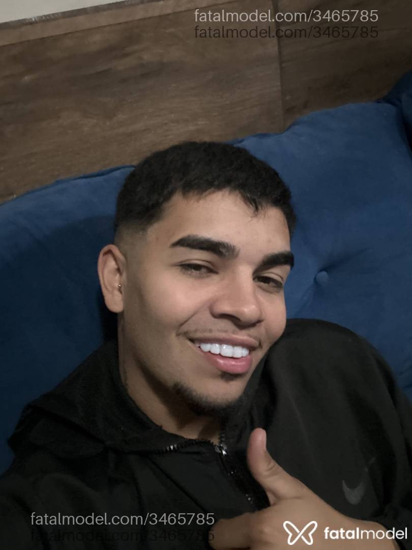 Acompanhante homem morena (o) de olhos castanhos em Gravataí - Felipe