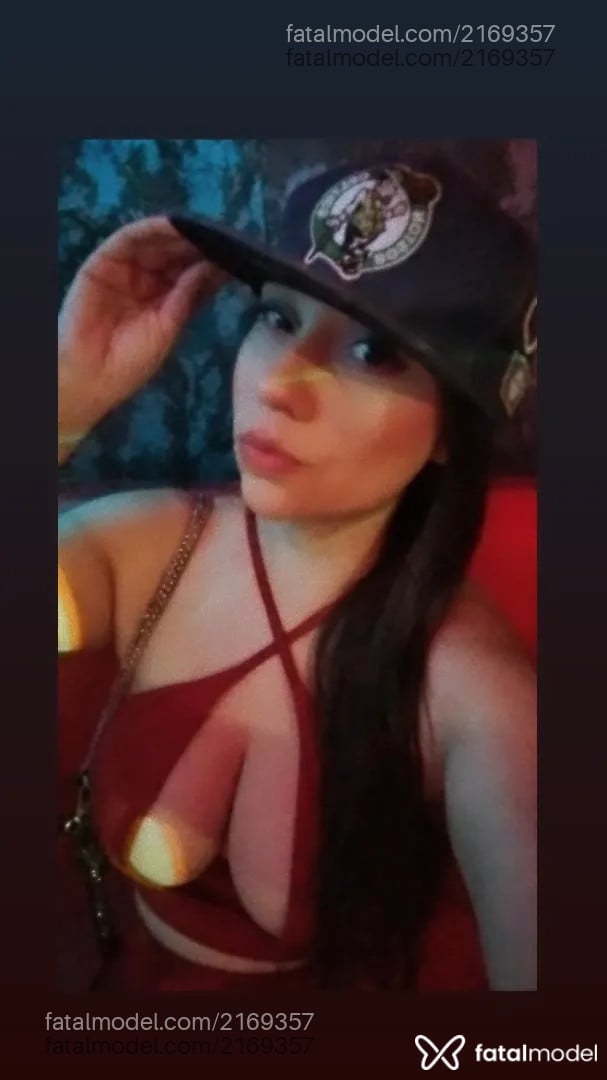 Acompanhante mulher com cabelo castanho de olhos castanhos - Gaúcha