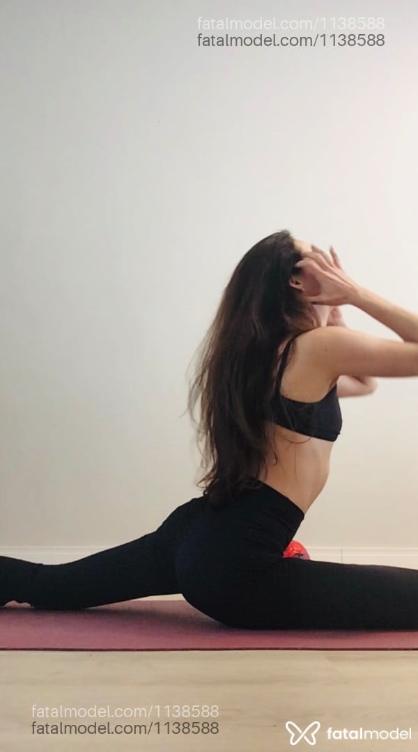 Acompanhante mulher com cabelo castanho de olhos castanhos - Roberta