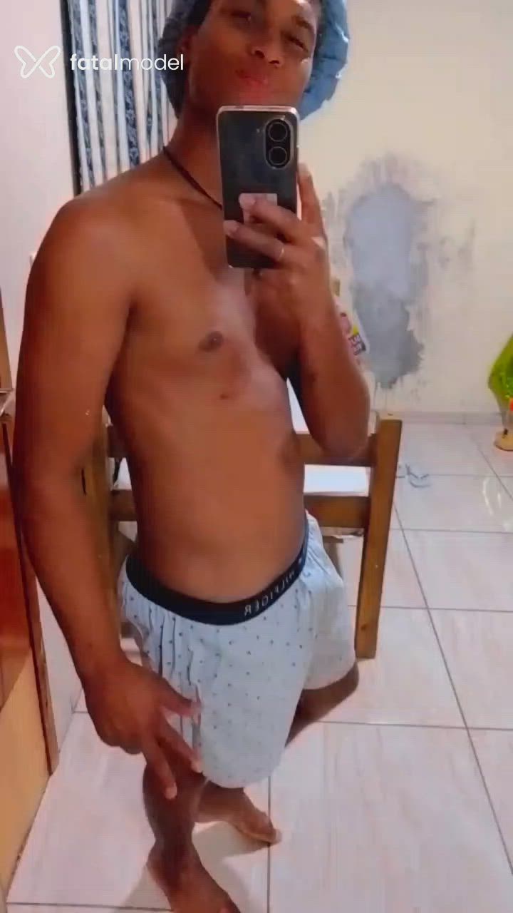 Acompanhante homem morena (o) de olhos pretos - Dede Acompanhante homem morena (o) de olhos pretos - Dede