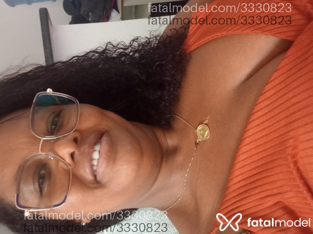 Acompanhante mulher morena (o) de olhos castanhos - Morena Flor
