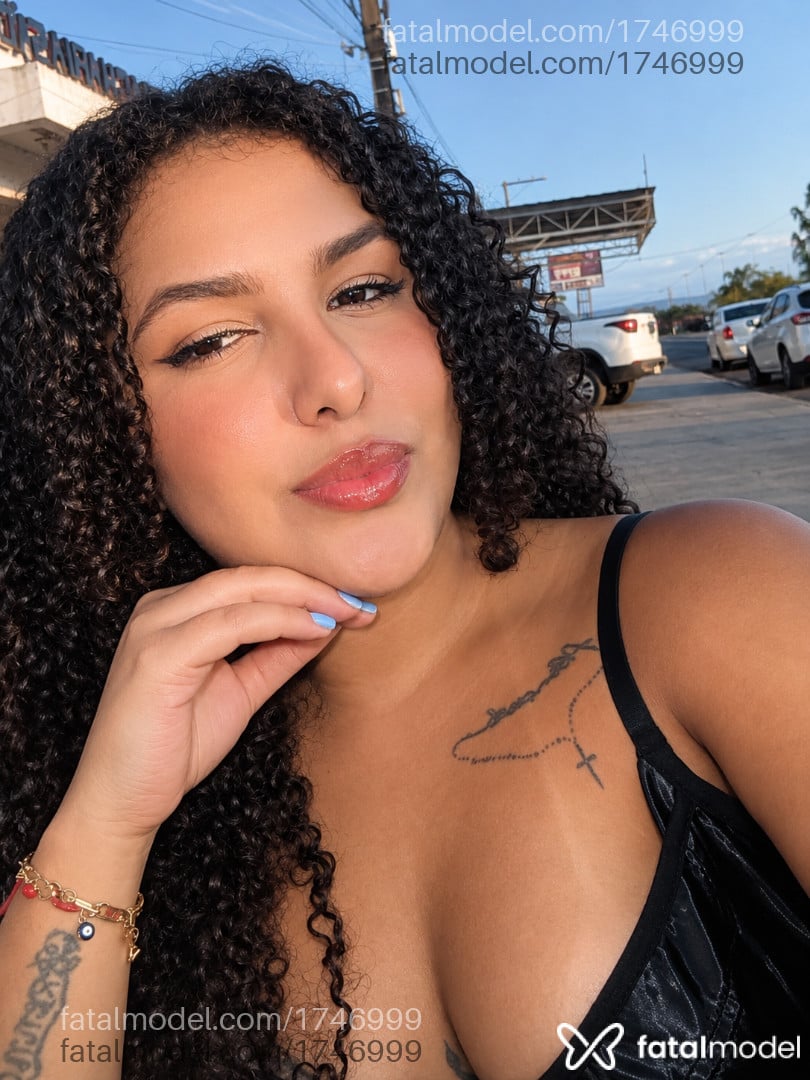 Acompanhante mulher morena (o) de olhos pretos - Nicoly