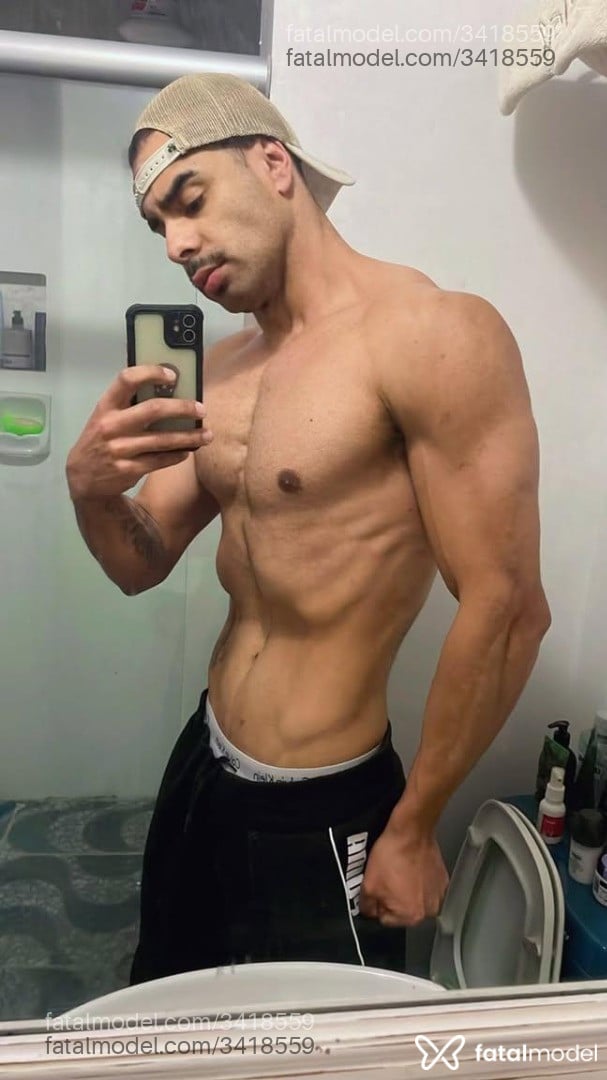 Acompanhante homem com cabelo castanho de olhos castanhos - Caio Prestes