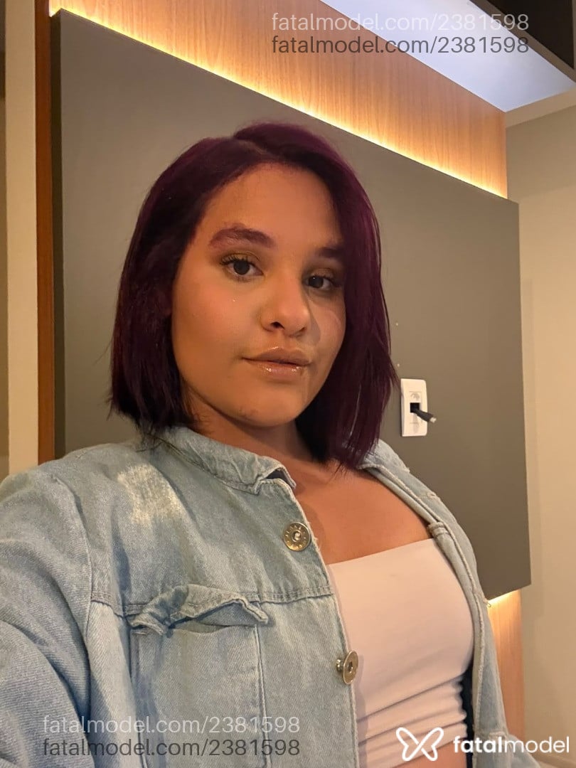 Acompanhante mulher morena (o) de olhos castanhos - Sarah Mel