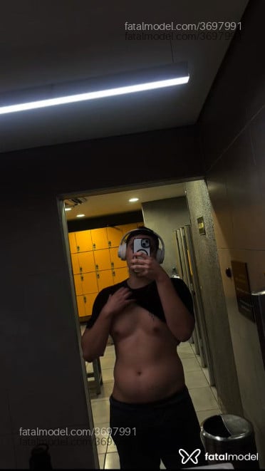 Acompanhante homem com cabelo castanho de olhos castanhos - Hércules