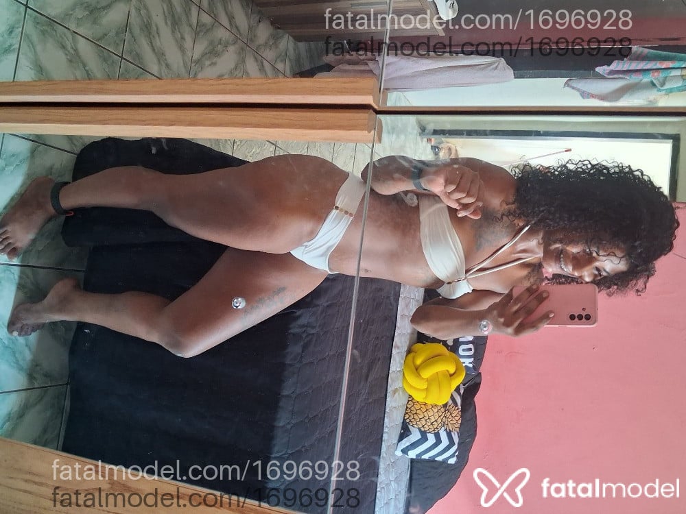 Acompanhante mulher com cabelo castanho de olhos castanhos - Lua