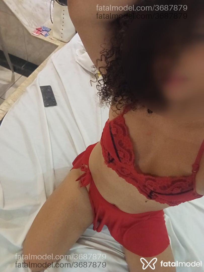 Acompanhante mulher trans morena (o) de olhos castanhos - Loma Sofia