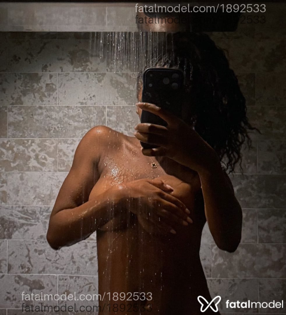 Acompanhante mulher morena (o) de olhos pretos - Jéssica