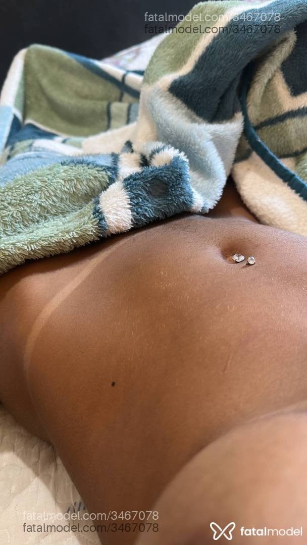 Acompanhante mulher trans morena (o) de olhos mel - Melissa