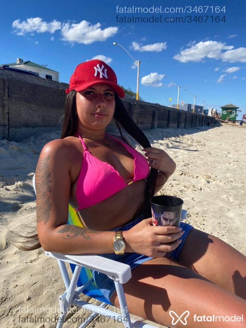 Acompanhante mulher morena (o) de olhos castanhos - Larissa