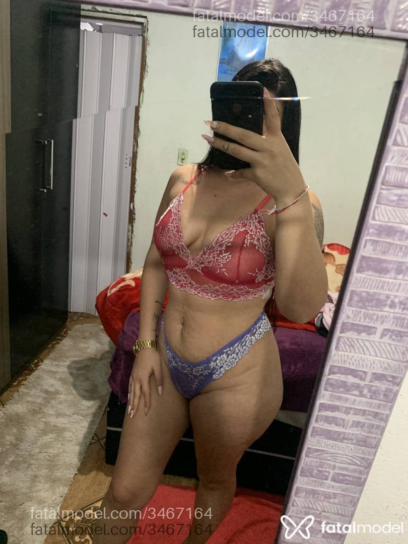 Acompanhante mulher morena (o) de olhos castanhos - Larissa