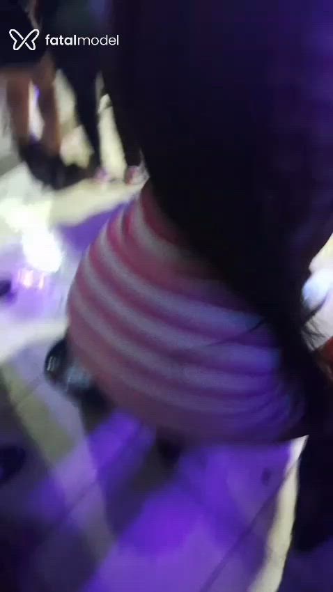 Acompanhante mulher morena (o) de olhos castanhos - Larissa