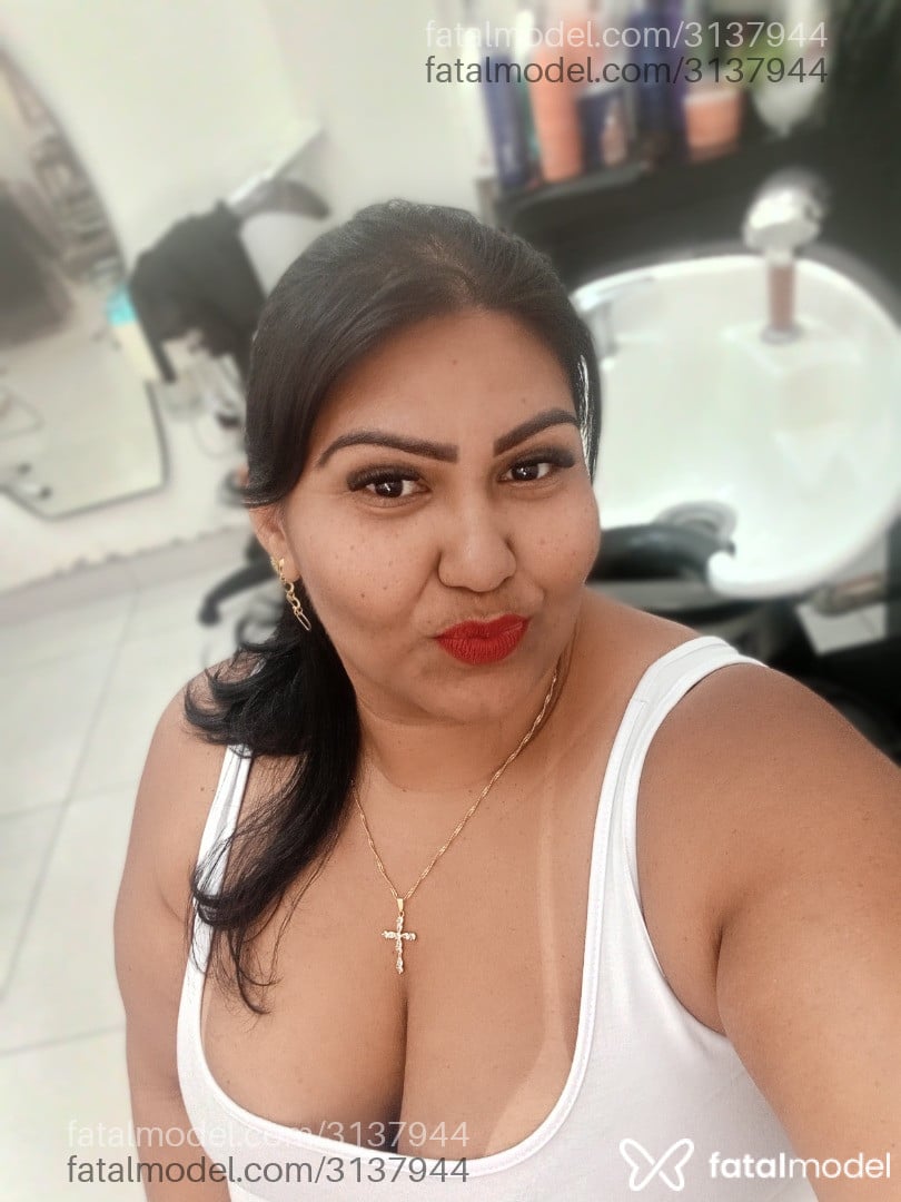 Acompanhante mulher morena (o) de olhos pretos - Bela