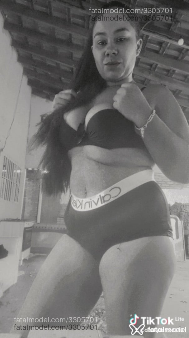 Acompanhante mulher morena (o) de olhos pretos - Belly