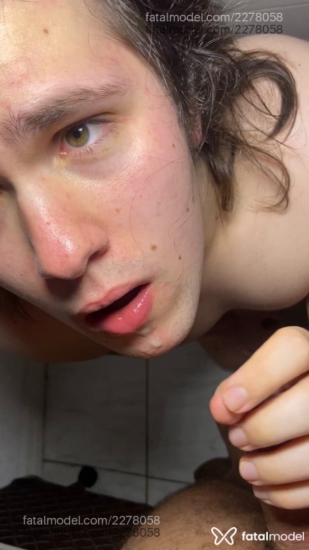 Acompanhante homem morena (o) de olhos castanhos - Pietro