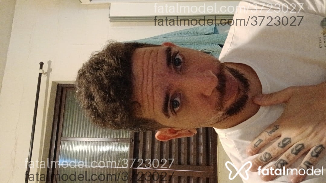 Acompanhante homem com cabelo castanho de olhos verdes - Eric Sousa