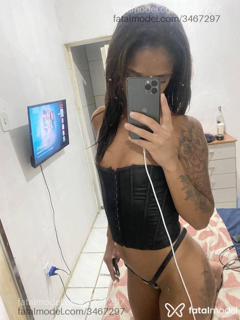 Acompanhante mulher com cabelo castanho de olhos castanhos - Alanna