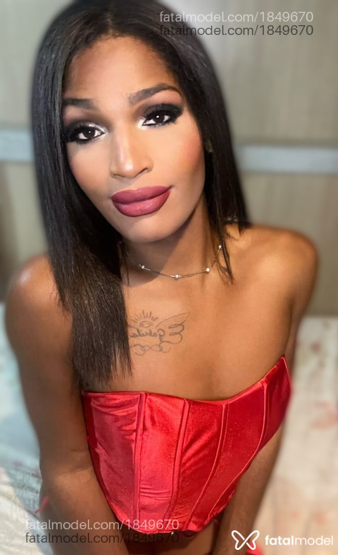 Acompanhante mulher trans morena (o) de olhos castanhos - Pretinhadoabc