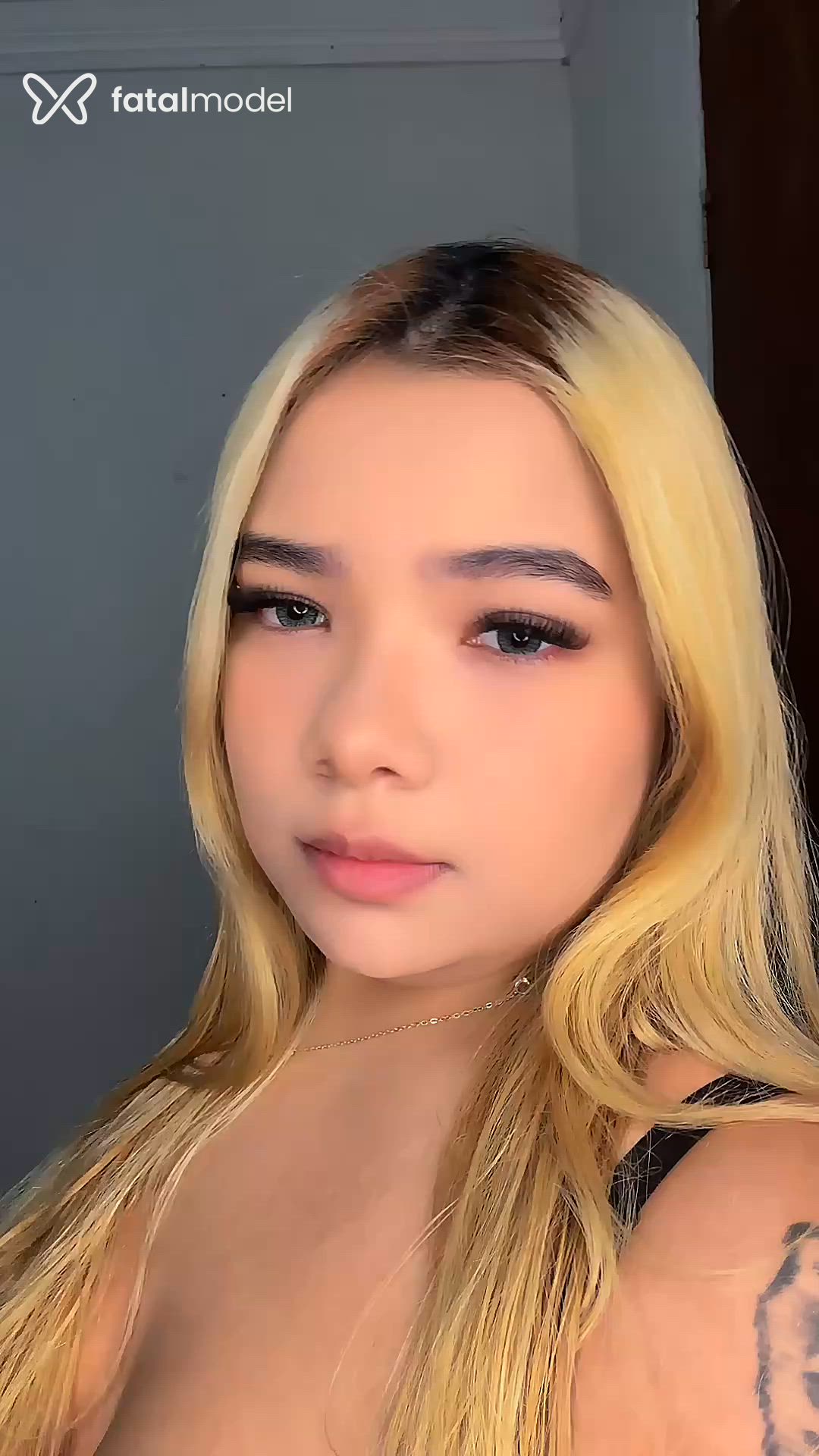 Acompanhante mulher loira (o) de olhos verdes - Ferraz