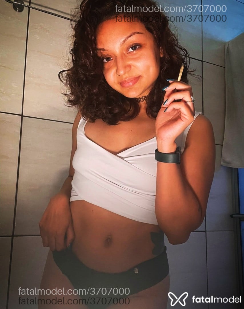Acompanhante mulher ruiva (o) de olhos castanhos - Beatrice Boo