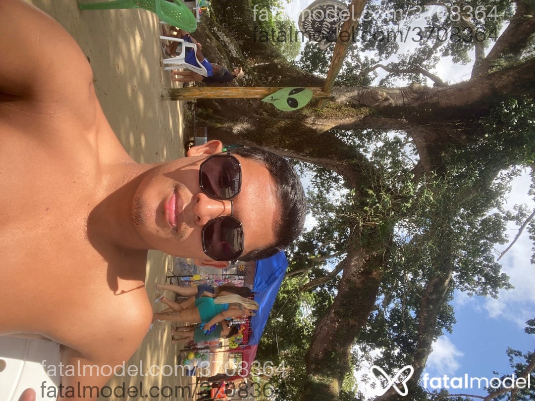 Acompanhante homem com cabelo castanho de olhos castanhos - Marcos