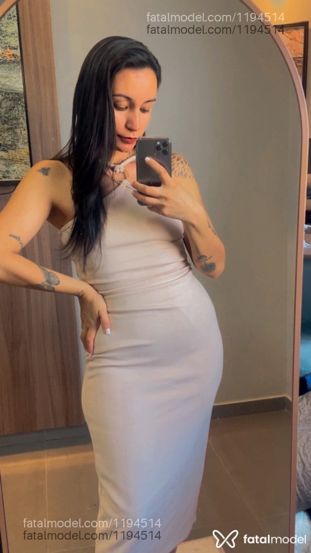 Acompanhante mulher com cabelo castanho de olhos castanhos - Mônica
