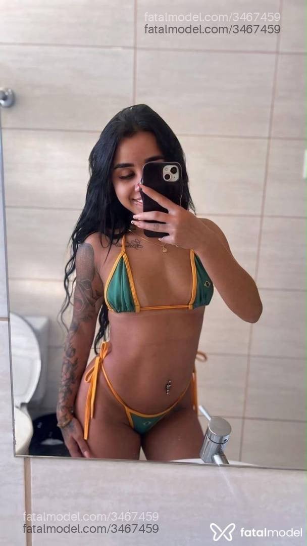 Acompanhante mulher morena (o) de olhos castanhos - Niina