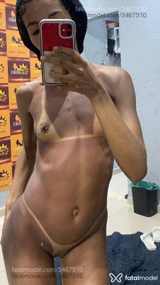 Acompanhante mulher morena (o) de olhos pretos - Amora