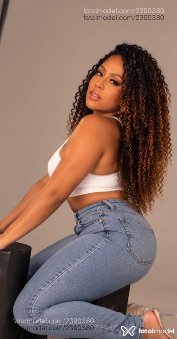 Acompanhante mulher com cabelo castanho de olhos castanhos - Lola Lima