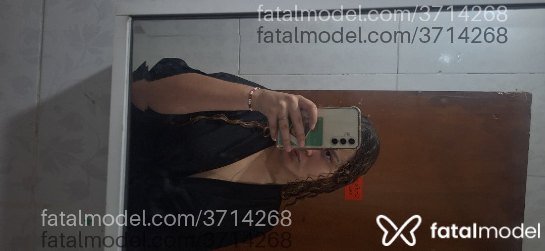 Acompanhante mulher loira (o) de olhos castanhos - Pantera