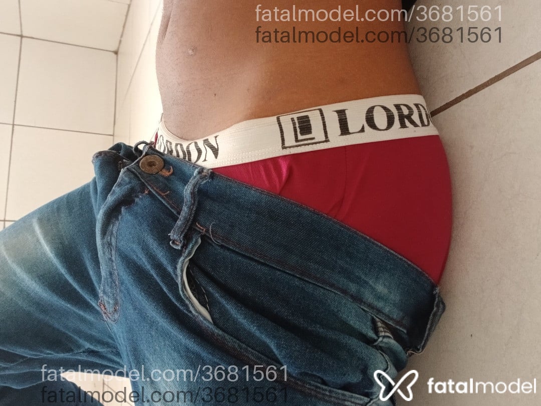 Acompanhante homem com cabelo castanho de olhos castanhos - Silvaa