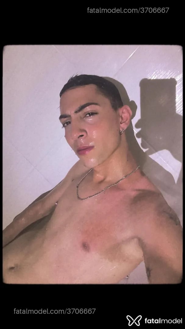Acompanhante homem com cabelo castanho de olhos castanhos - Luizz