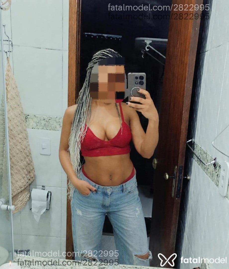 Acompanhante mulher morena (o) de olhos mel - Maya Aguiar