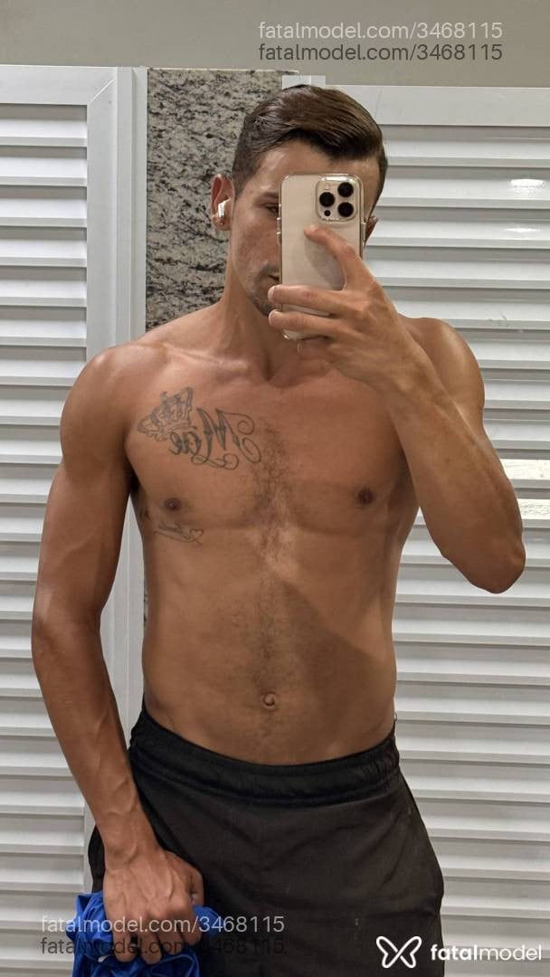 Acompanhante homem com cabelo castanho de olhos castanhos - Vinydotado