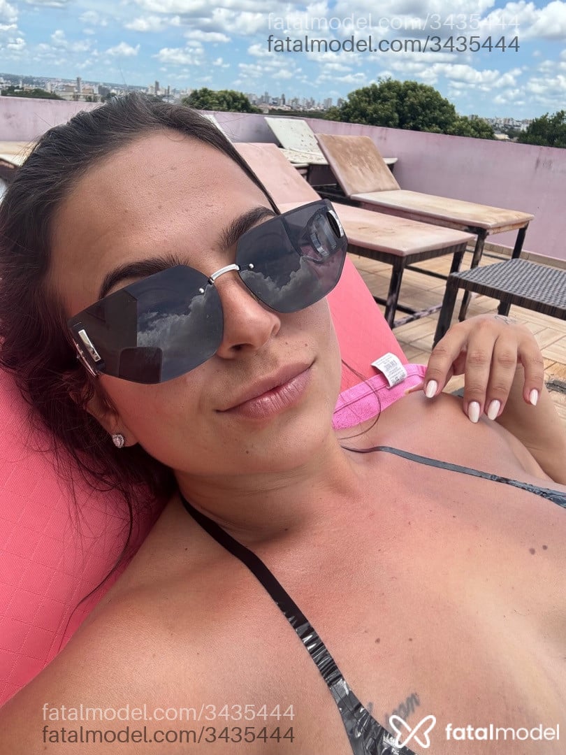 Acompanhante mulher com cabelo castanho de olhos castanhos - Viviane