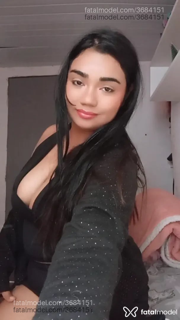Acompanhante mulher morena (o) de olhos pretos - Violetta