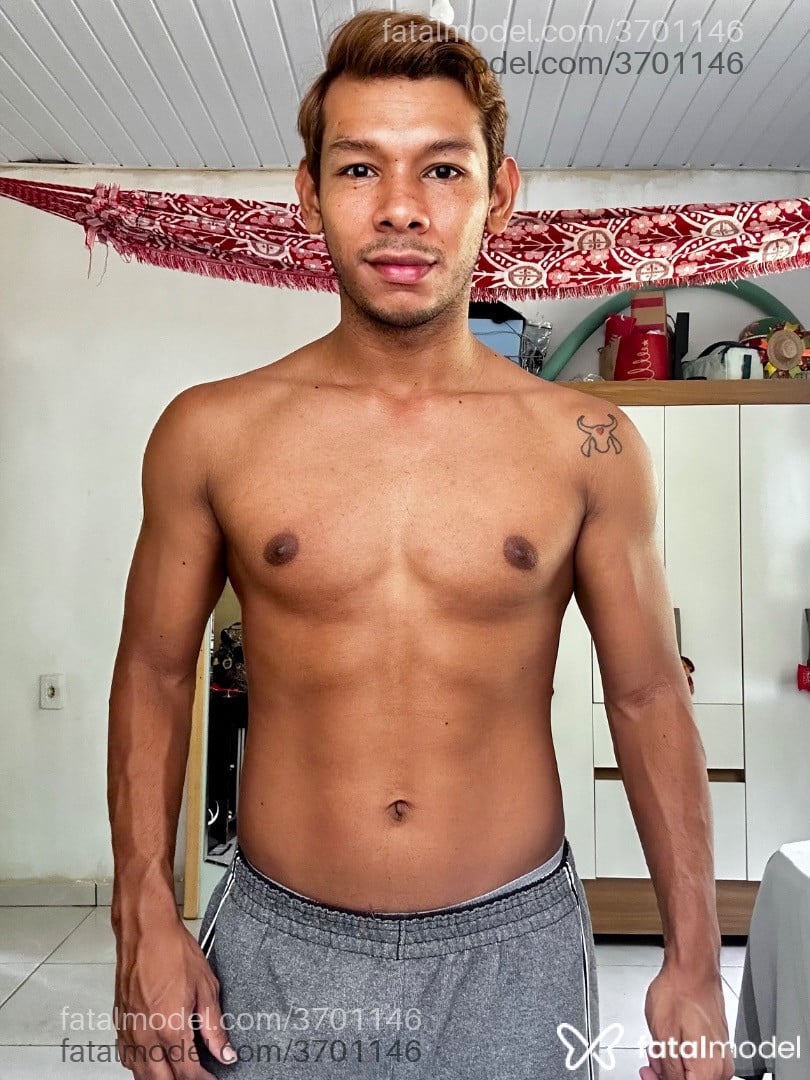 Acompanhante homem com cabelo castanho de olhos pretos - Darli