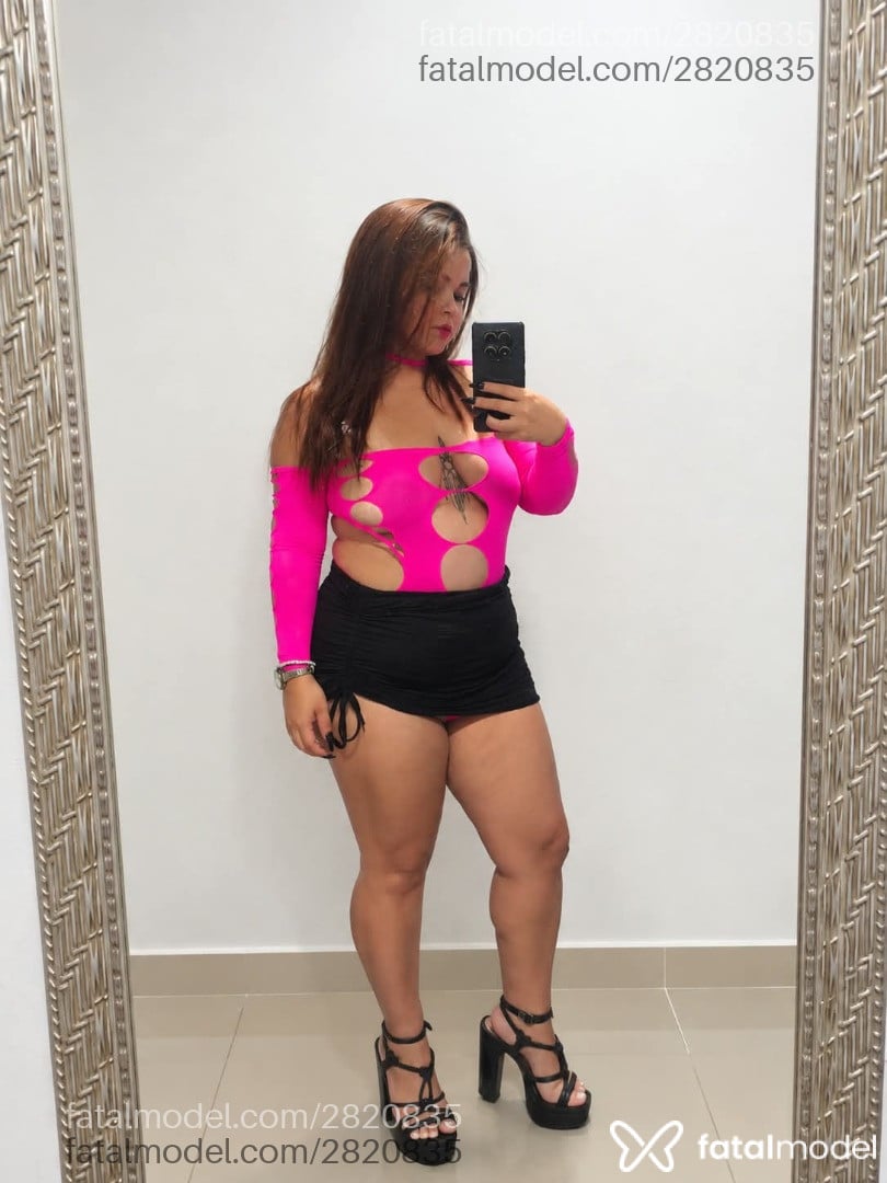 Acompanhante mulher com cabelo castanho de olhos mel - Lud Dias