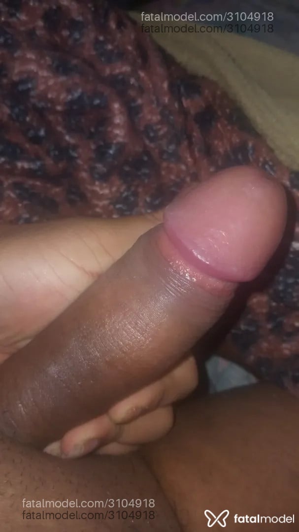 Acompanhante mulher trans morena (o) de olhos pretos - Cabalona Guerra