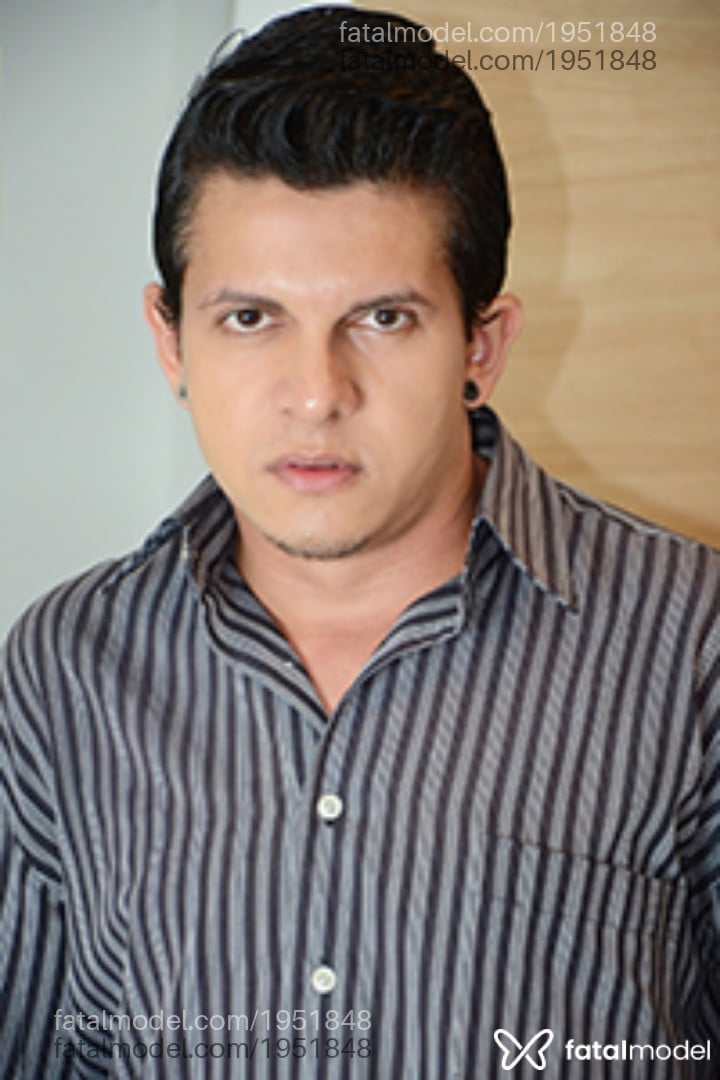 Acompanhante homem morena (o) de olhos pretos - Peter Michaels