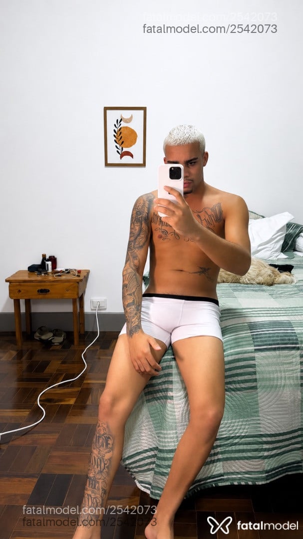 Acompanhante homem morena (o) de olhos pretos - Júnior Duat