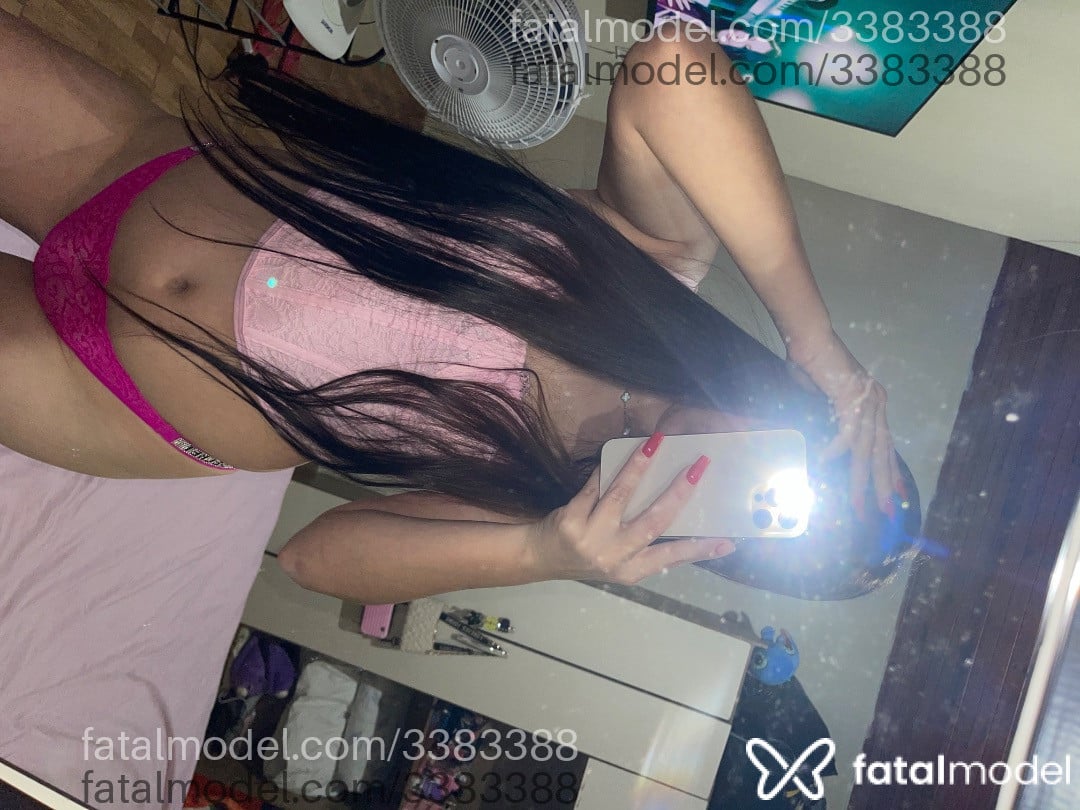Acompanhante mulher com cabelo castanho de olhos verdes - Adelaine