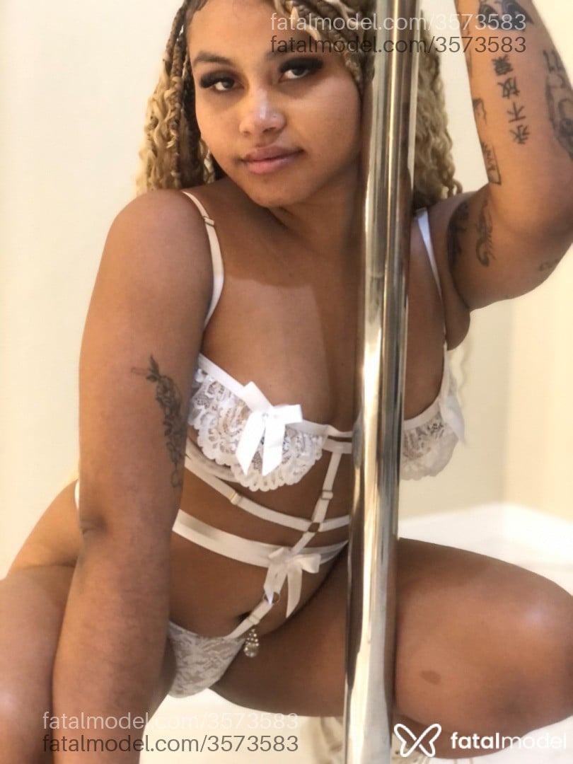 Acompanhante mulher ruiva (o) de olhos castanhos - Brina Santos