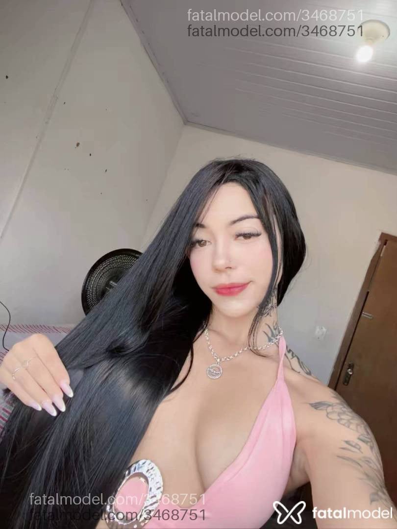 Acompanhante mulher morena (o) de olhos azuis - Mel Oliveira