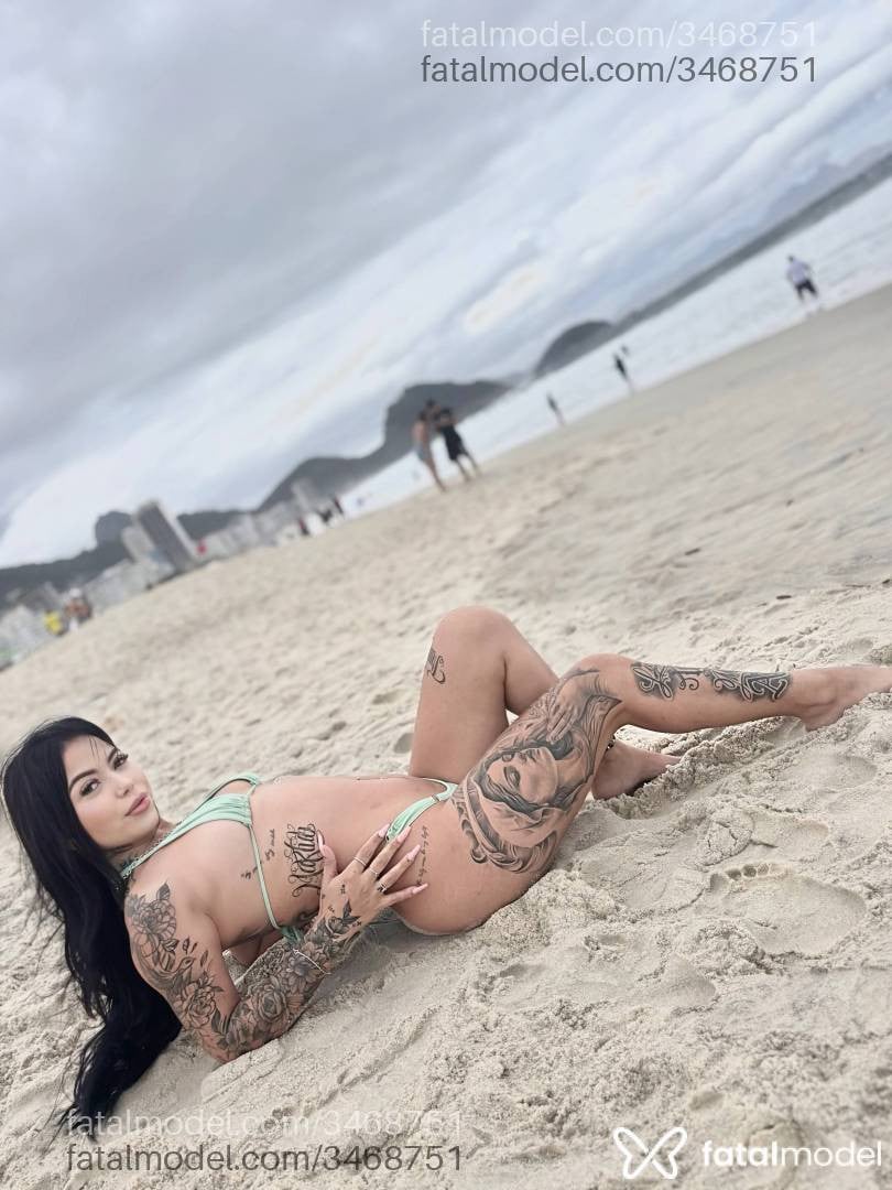 Acompanhante mulher morena (o) de olhos azuis - Mel Oliveira