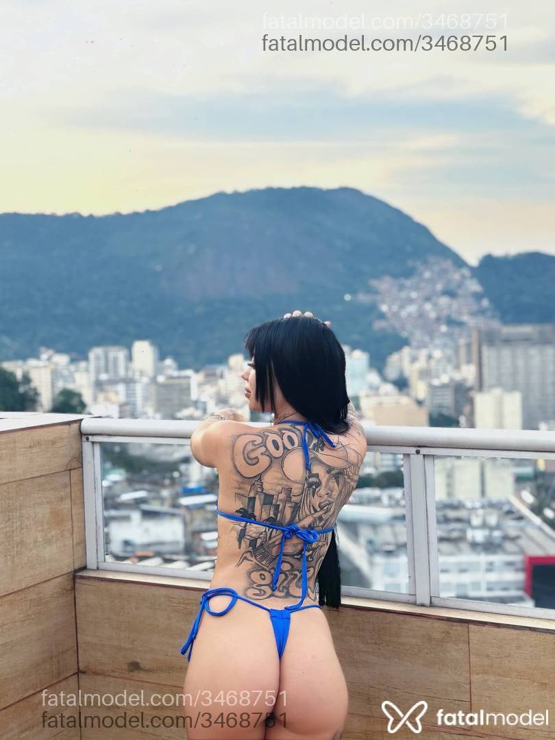 Acompanhante mulher morena (o) de olhos azuis - Mel Oliveira