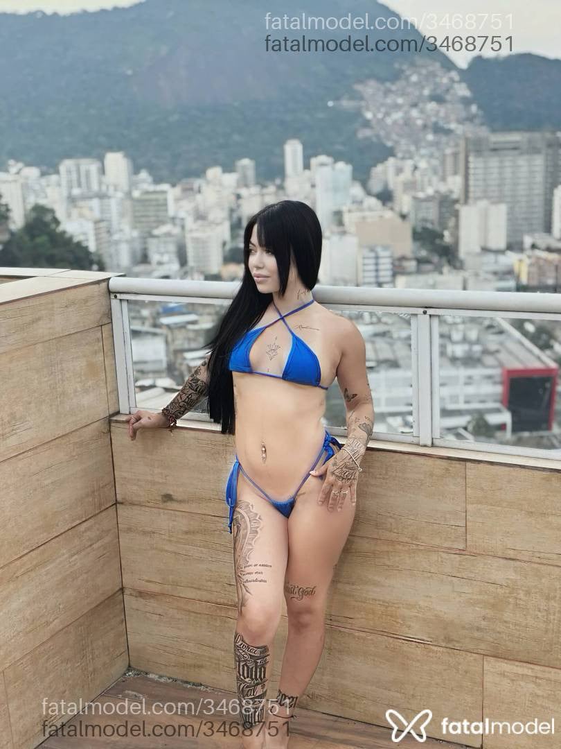 Acompanhante mulher morena (o) de olhos azuis - Mel Oliveira